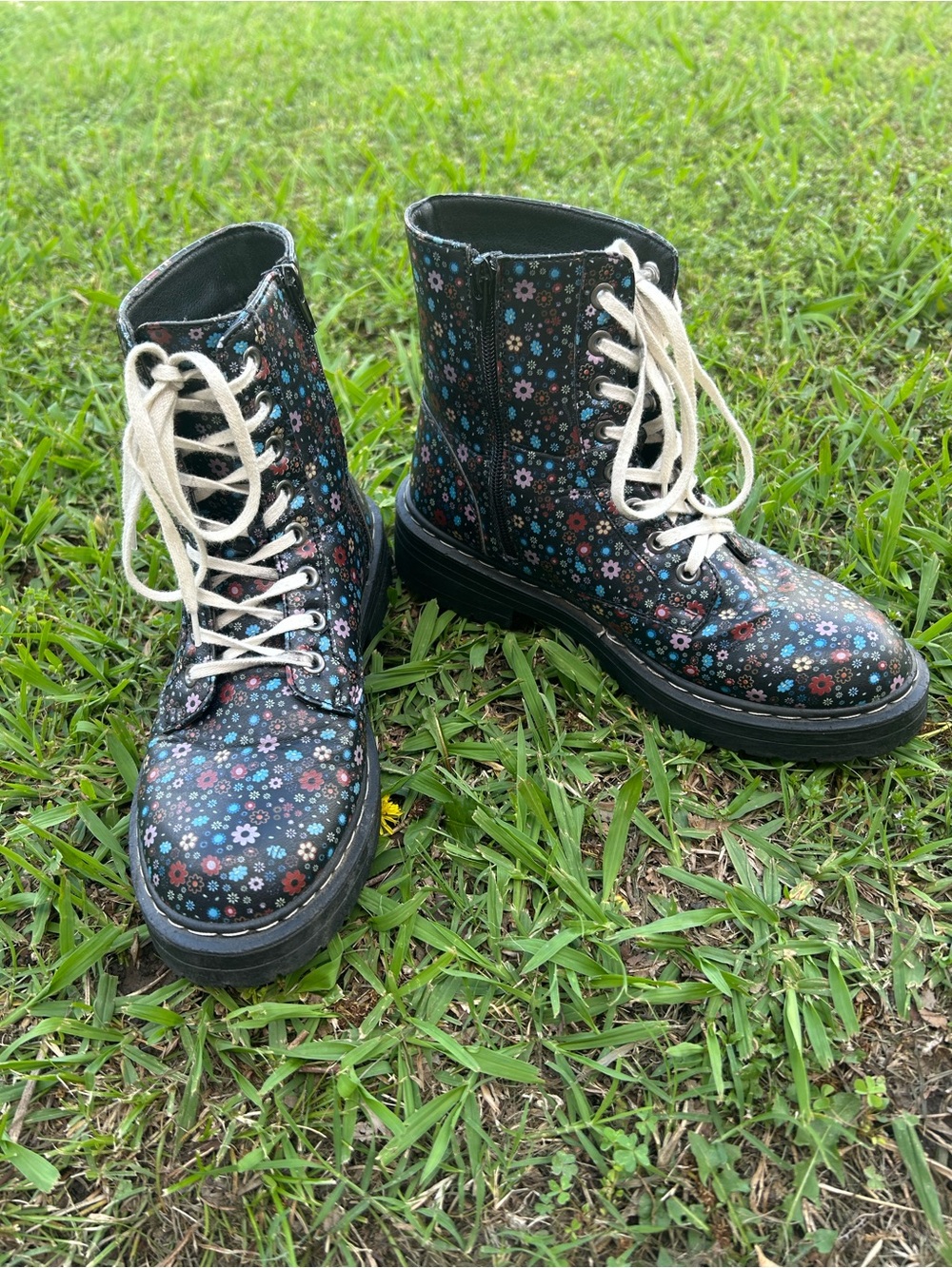 Cute & Edgy KAEDY Black Floral Lace-Up Side Zip Chunky Combat Boots Size 7.5 - Picture 1 of 6